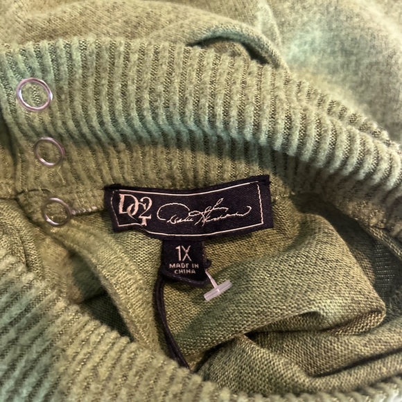 DG2 Women’s Olive Green High Neck Sweater

Size 1X - Picture 7 of 8